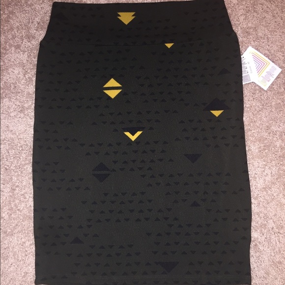 NWT Lularoe Cassie hunter green with triangles - Picture 5 of 5